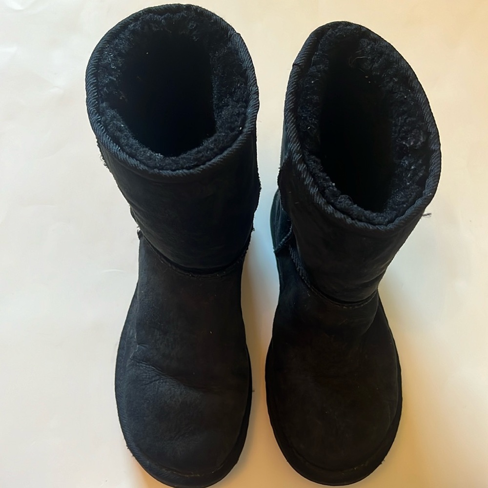 Black Ugg boots